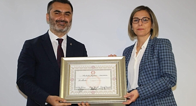 AK PARTİ MİLLETVEKİLİ MUSTAFA KAPLAN MAZBATASINI ALDI