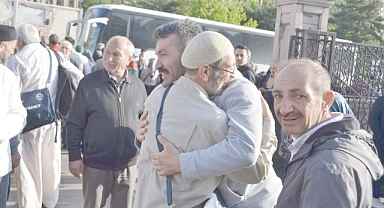 HACI ADAYLARI DUALARLA UĞURLANDI