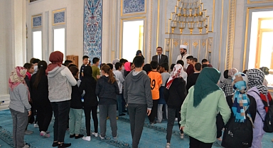ÖĞRENCİLERDEN NUR CAMİ'NE ZİYARET