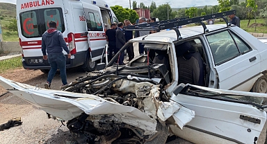 ÖĞRENCİ SERVİSİ VE OTOMOBİL ÇARPIŞTI