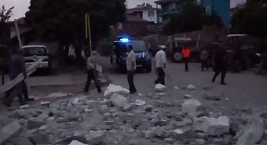 Şiddetli rüzgar caminin minaresini yıktı