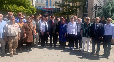 İYİ Partililer 'Andımız'ı okudu