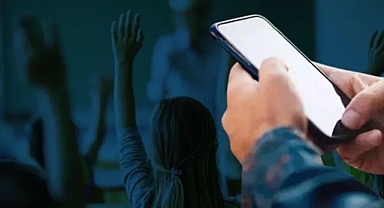 Öğretmenlerin ve öğrencilerin derse telefonla girilmesi yasaklandı
