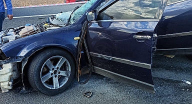 Vince arkadan çarpan otomobil hurdaya döndü: 2 ölü, 1 yaralı