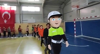 Öğrencilere uygulamalı trafik eğitimi verildi