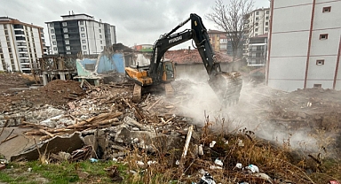 Metruk binalar yıkılıyor