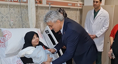 Yeni yılın ilk bebeklerine altın 