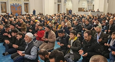 Camiler doldu, taştı