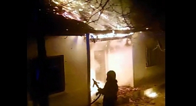 Müstakil ev alev alev yandı 