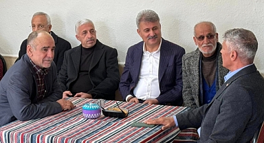 Sungur her gün seçim bürosunda vatandaşlarla buluşuyor 