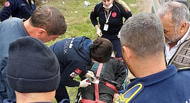 Kontrolden çıkan hafif ticari araç hurdaya döndü 