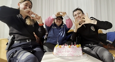 Polislerden Damla’ya Doğum Günü Sürprizi 