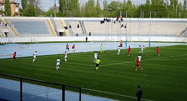 Şimşekler kümede kalmayı garantiledi 