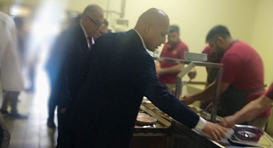 Başkan Önal, belediye personeliyle yemek yedi