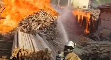 Kırıkkale'de keresteciler sitesinde çıkan yangın söndürüldü