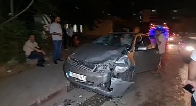 İki otomobilin çarpıştığı kazada 4 kişi yaralandı