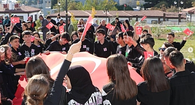 CUMHURİYET TEMALI GÖSTERİLERİ