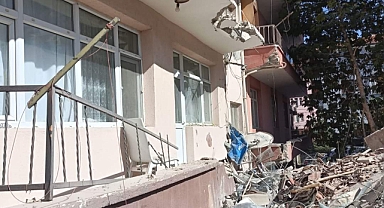 KIRIKKALE'DE BİR BİNA DİĞERİNİN ÜZERİNE YIKILDI