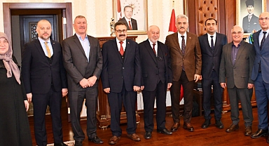 ÖNEMLİ İSİMLERİ MAKAMINDA AĞIRLADI