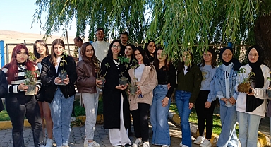 ÜNİVERSİTE ÖĞRENCİLERİNDEN YEŞİL SEVGİSİ