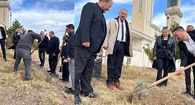 İSLAMİ DEĞERLER KÜLLİYESİ'NE AĞACI DİKİLDİ