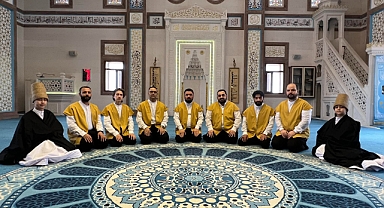 KÜLLİYE TASAVVUF MUSİKİSİ KOROSU'NU KURDU.