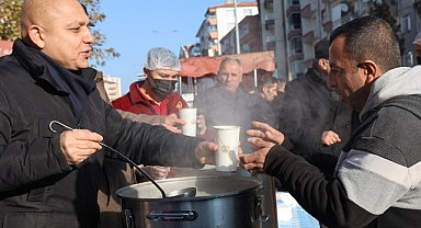 BAŞKAN ÖNAL’DAN PAZARCILARA ÇORBA İKRAMI