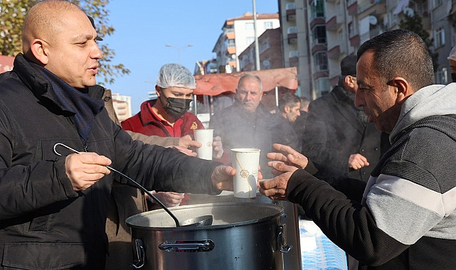 BAŞKAN ÖNAL’DAN PAZARCILARA ÇORBA İKRAMI
