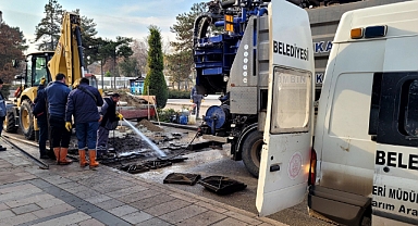 BULVARINDAKİ MAZGAL TEMİZLENDİ
