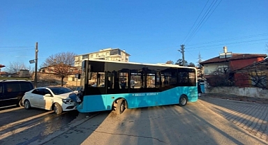 HALK OTOBÜSÜ İLE OTOMOBİL ÇARPIŞTI