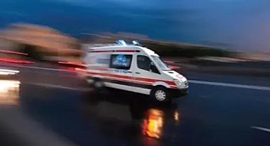 KAZADA ARAÇTA SIKIŞAN SÜRÜCÜ KURTARILDI