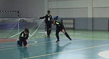 KIRIKKALE’DE ENGELLİLER İÇİN GÖZLÜKLERLE GÖSTERİ MAÇI YAPILDI
