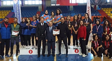 ŞAMPİYONLAR MADALYALARINI ALDI