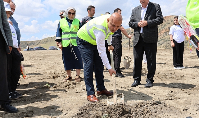 Kırıkkale’de Çöp Sahası Lavanta Bahçesine Dönüştü: Dünya Çevre Günü’nde Uçurtmalar Gökyüzünü Süsledi