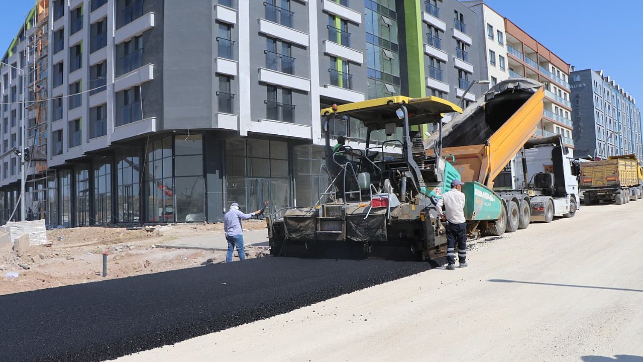 YENİ ŞEHİRDE SICAK ASFALT SERİMİ BAŞLADI