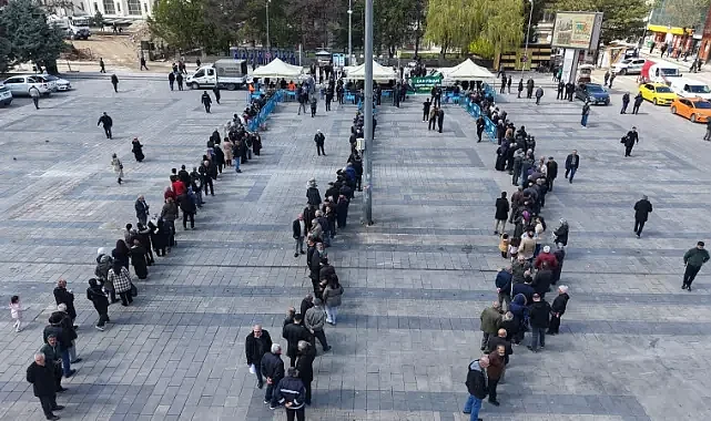  Kırıkkale Belediyesi 20 bin ücretsiz çam fidanı dağıttı